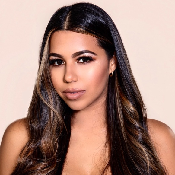 Meet your Posher, Adriana - Picture 1 of 1